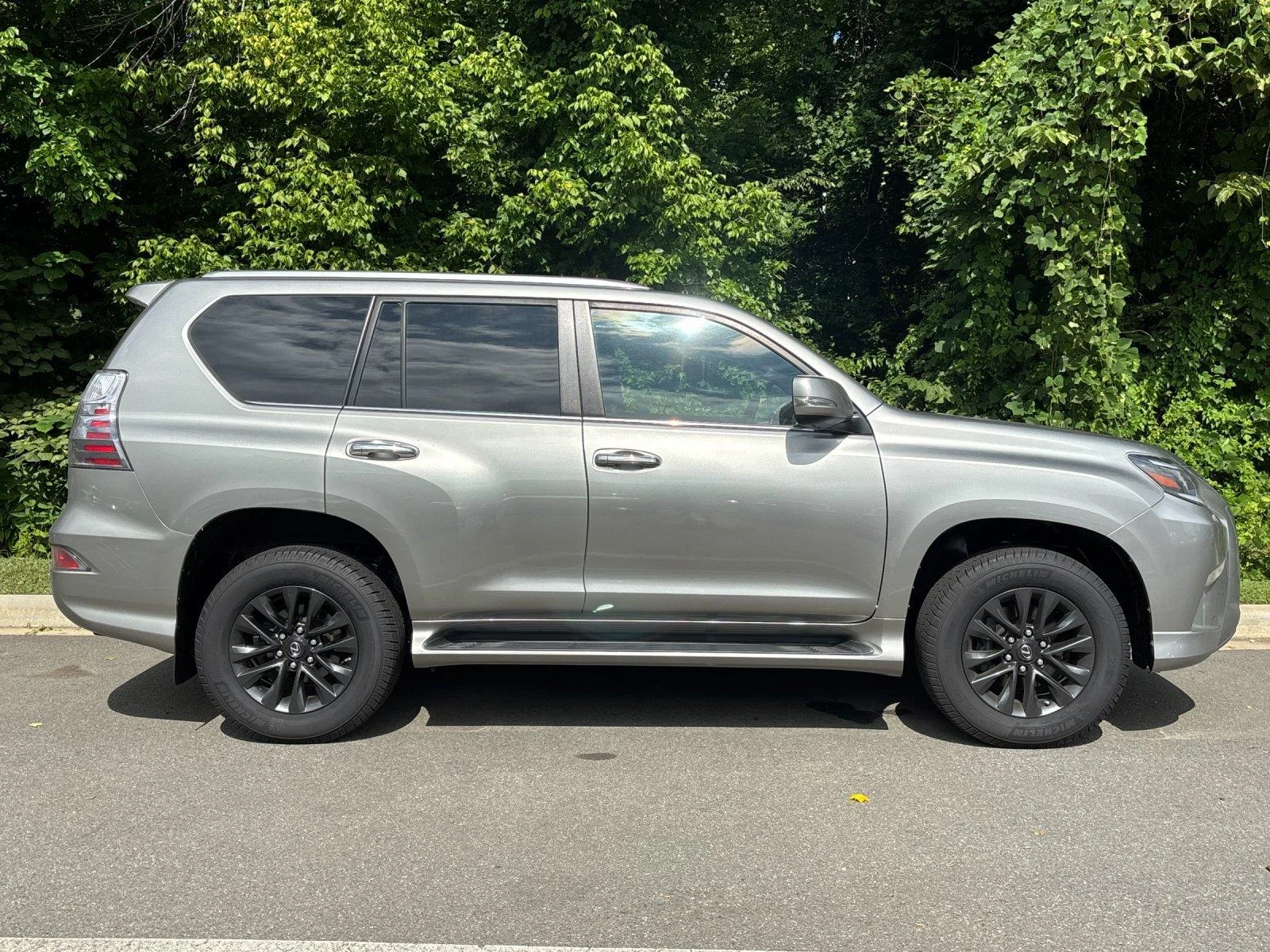 Used 2021 Atomic Silver Lexus GX 460 Premium image 6