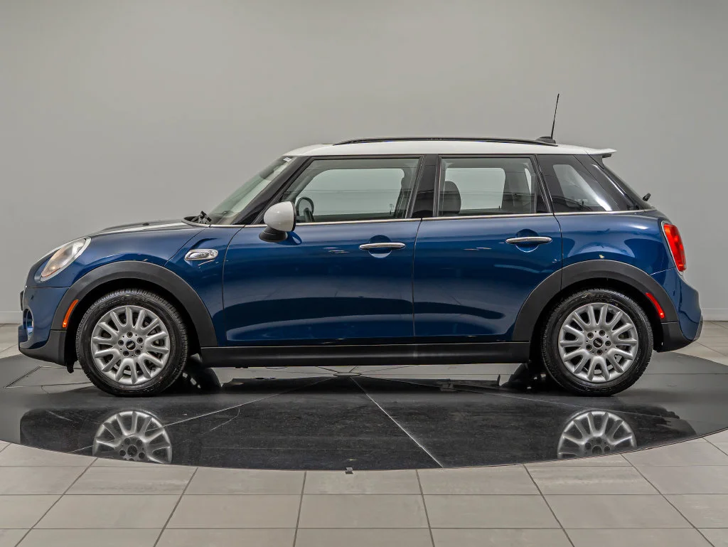 Used 2016 Deep Blue Metallic MINI  image 8