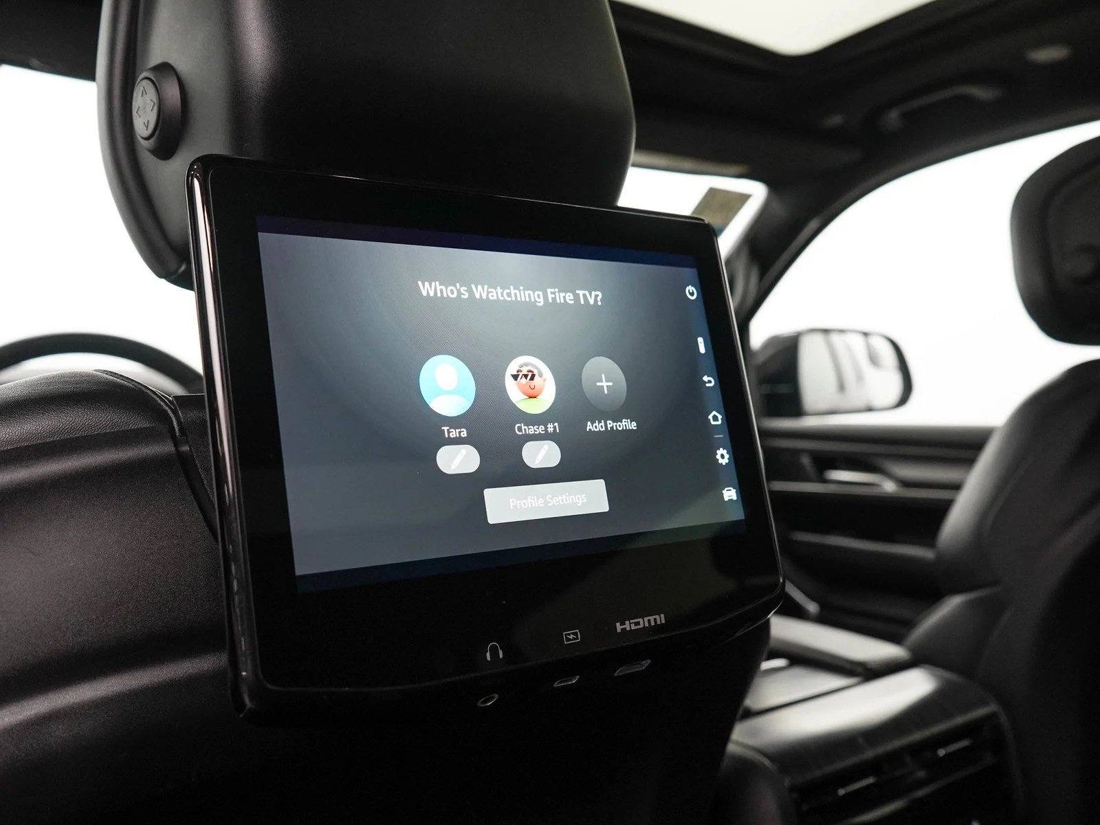Used 2023 Diamond Black Crystal Pearlcoat Jeep Series II image 17