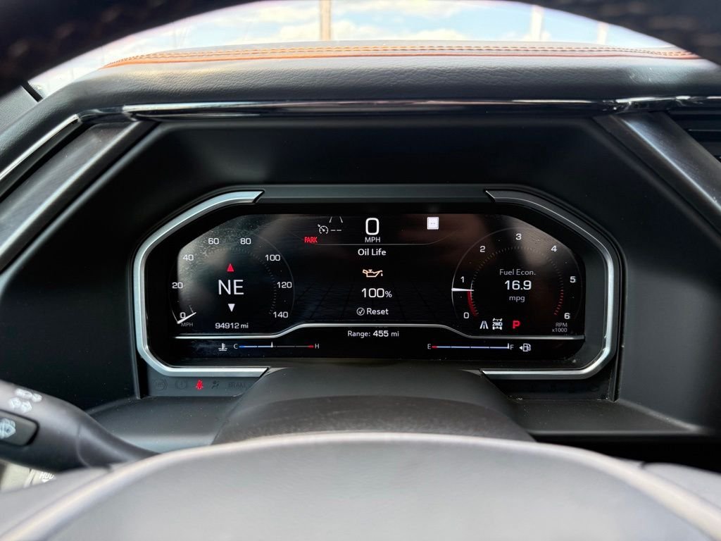 Used 2022 White GMC AT4 image 25