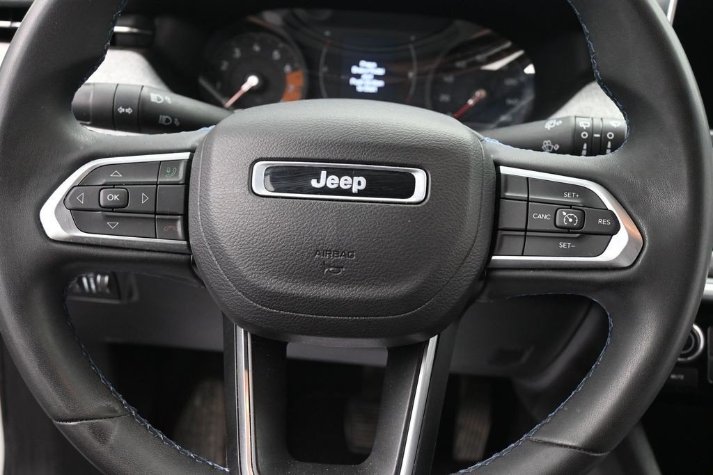 Used 2022 Bright White Clearcoat Jeep Latitude image 12