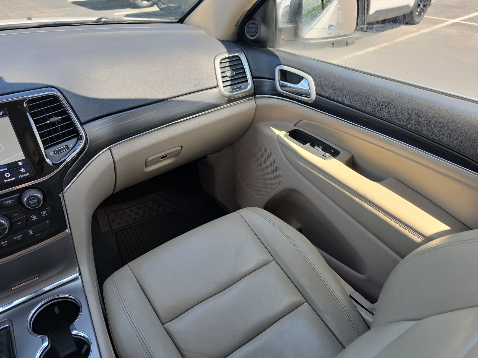 Used 2022 White Jeep Limited image 11