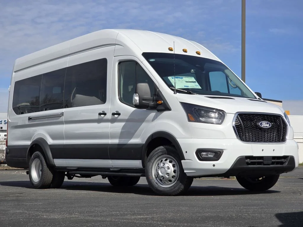 New 2026 Oxford White Ford XLT image 2