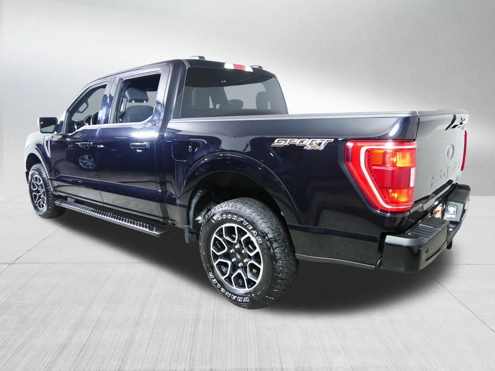 Used 2021 Agate Black Metallic Ford XLT image 5