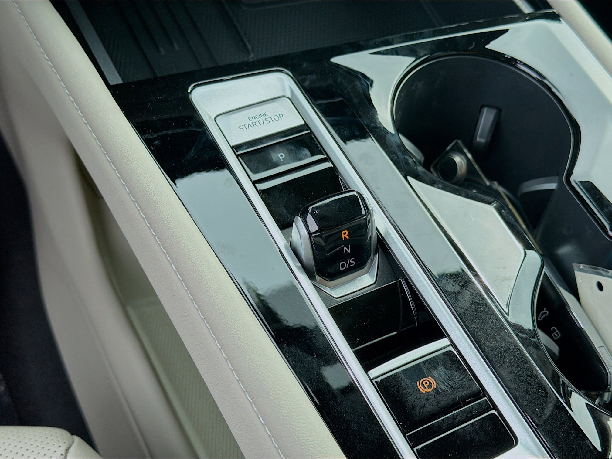 New 2026 Black Volkswagen 2.0T SE w/Technology image 15