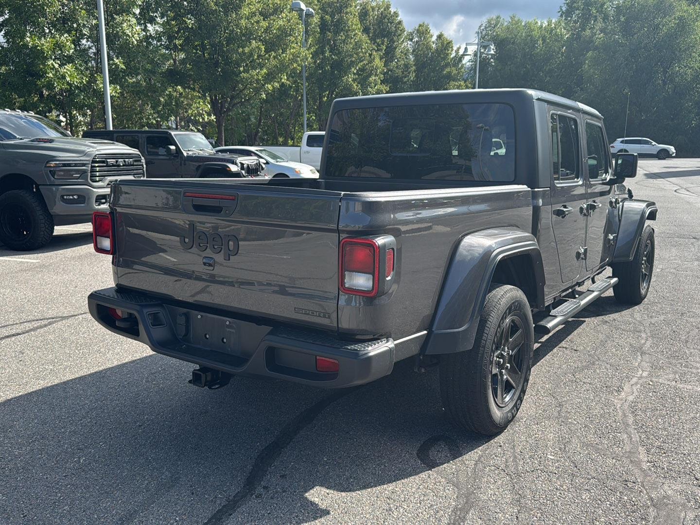 Used 2021 Granite Crystal Metallic Clearcoat Jeep Sport S image 9