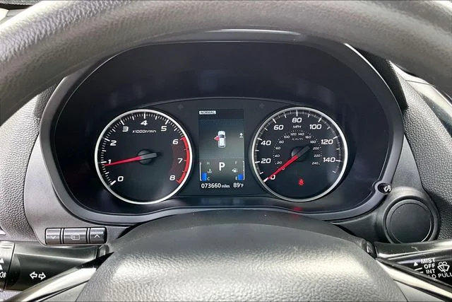 Used 2024 Silver Mitsubishi ES image 12