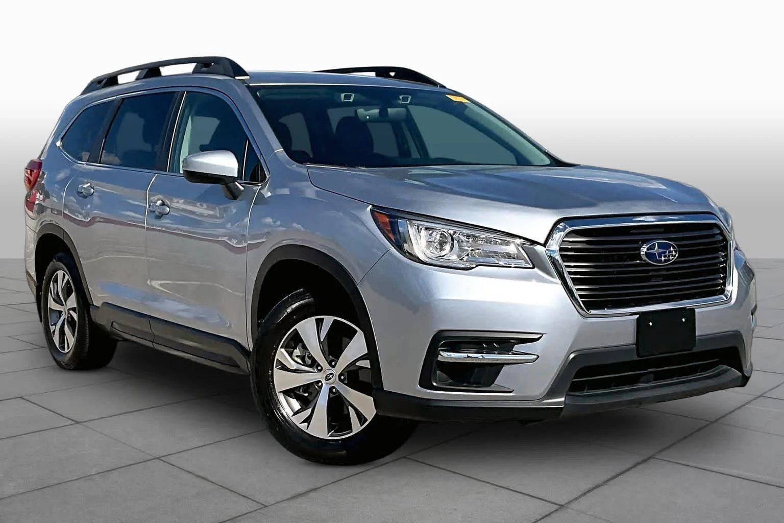 Used 2022 Ice Silver Metallic Subaru Premium image 3