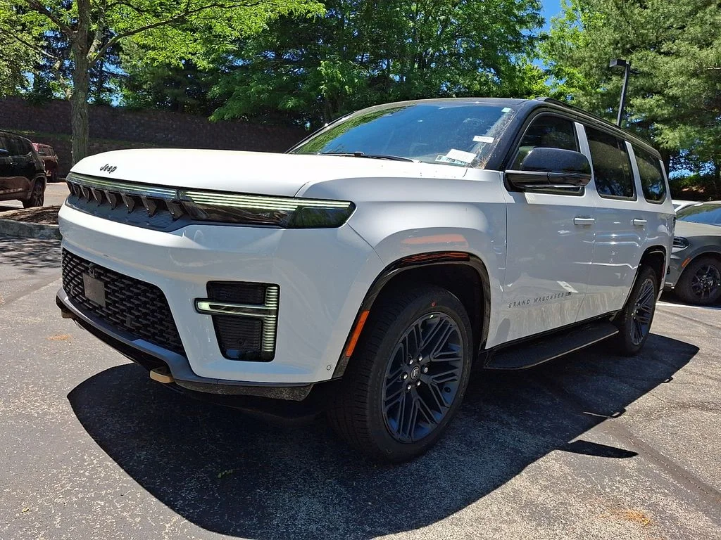 New 2026 Bright White Clear-Coat Exterior Paint Jeep 85th Anniversary Edition image 2