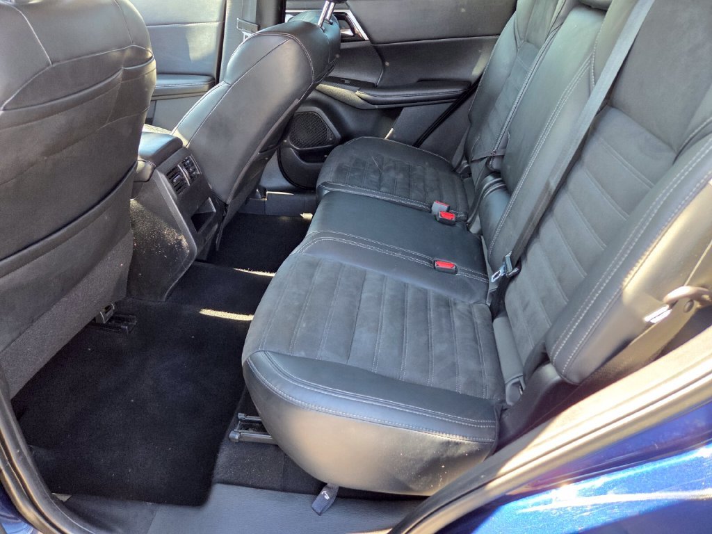 Used 2022  Mitsubishi  image 14