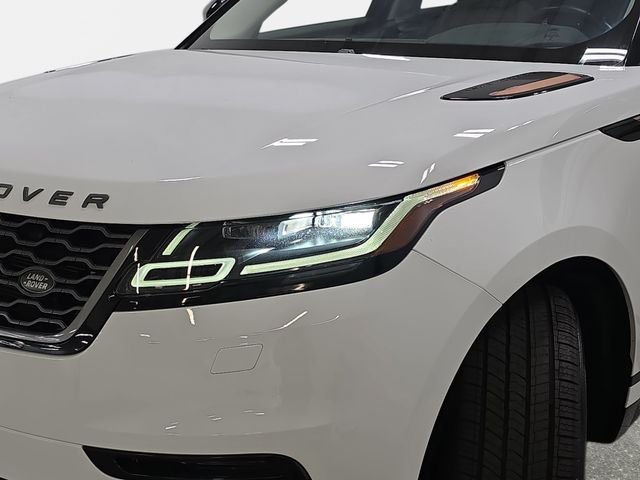 Used 2018 Fuji White Land Rover SE R-Dynamic image 31