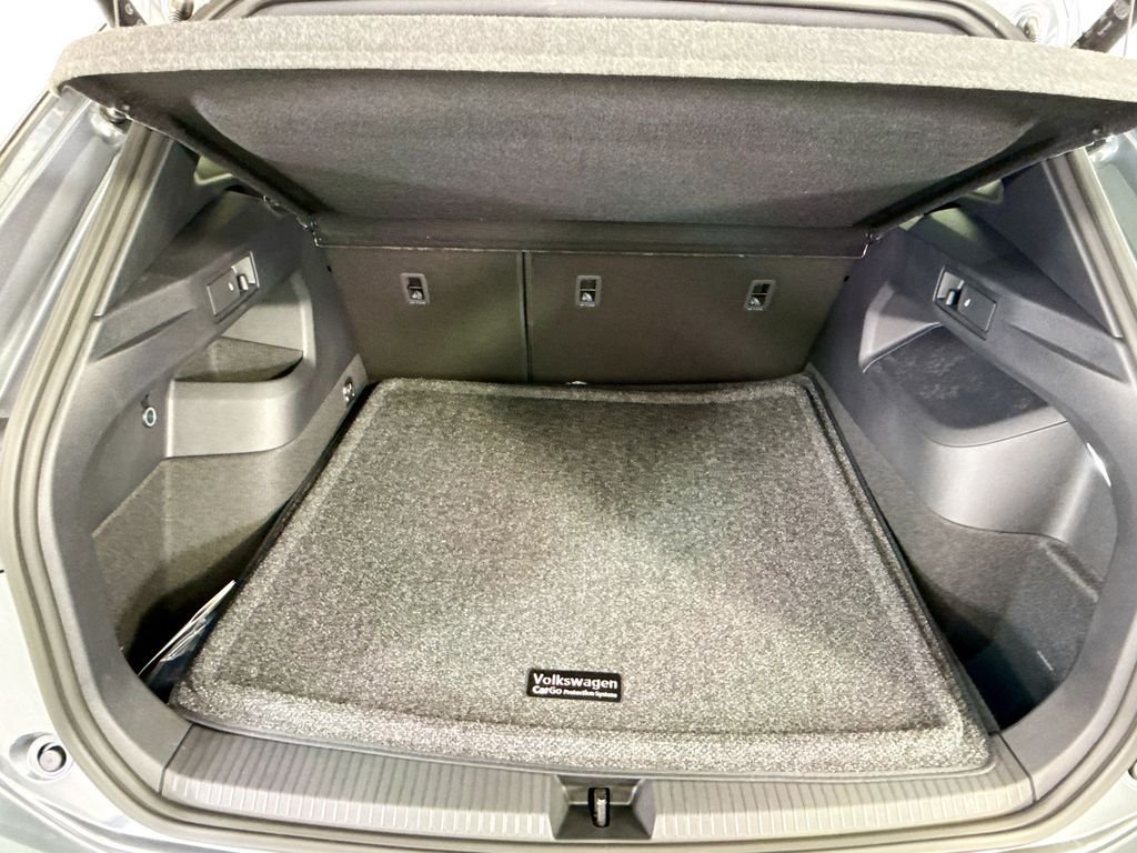 New 2026 Platinum Gray Metallic Volkswagen 2.0T SE R-Line Black image 26