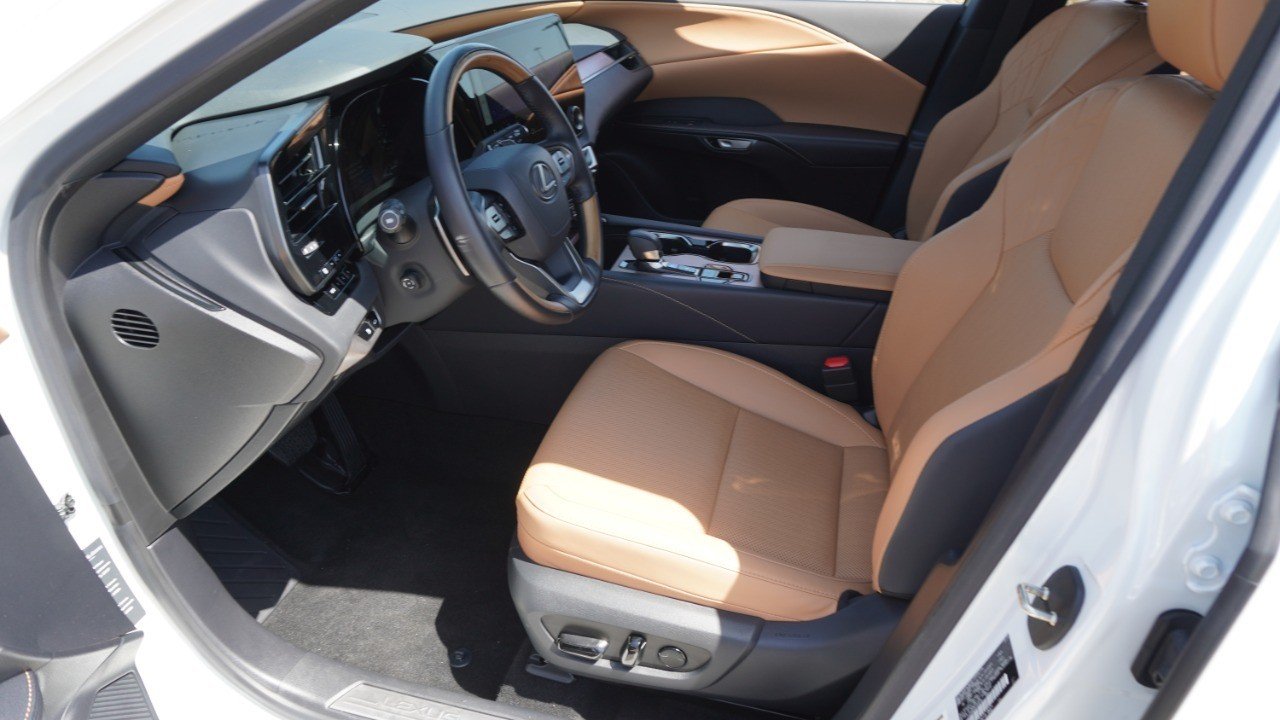 Used 2025 White Lexus RX 350 Premium image 13