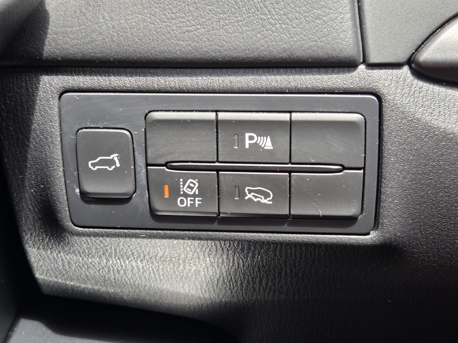 Used 2022 Polymetal Gray Metallic Mazda Carbon Edition image 23