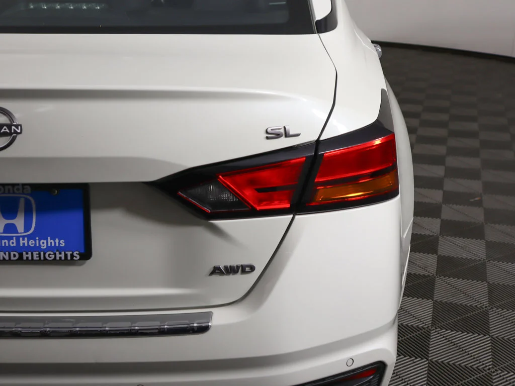 Used 2023 Pearl White Nissan 2.5 SL image 17