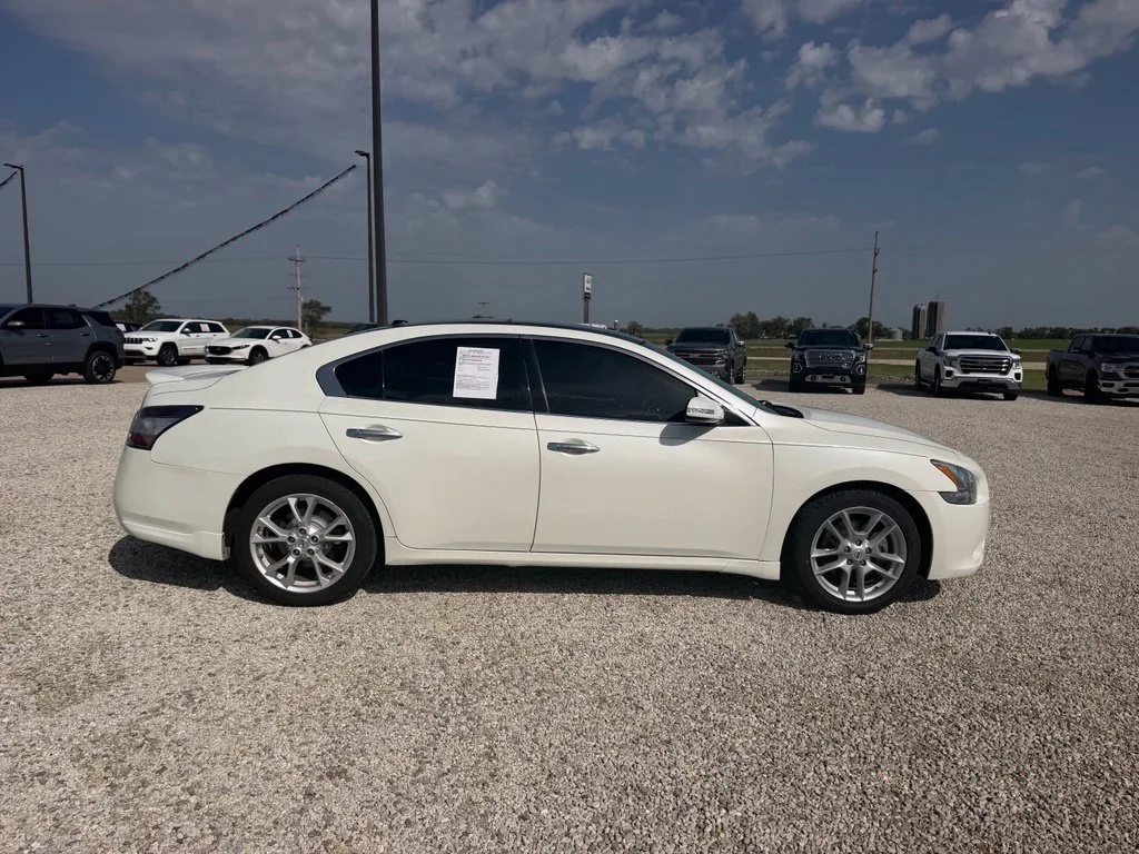 Used 2014 Nissan Maxima SV with VIN 1N4AA5AP5EC470210 for sale in Hillsboro, KS