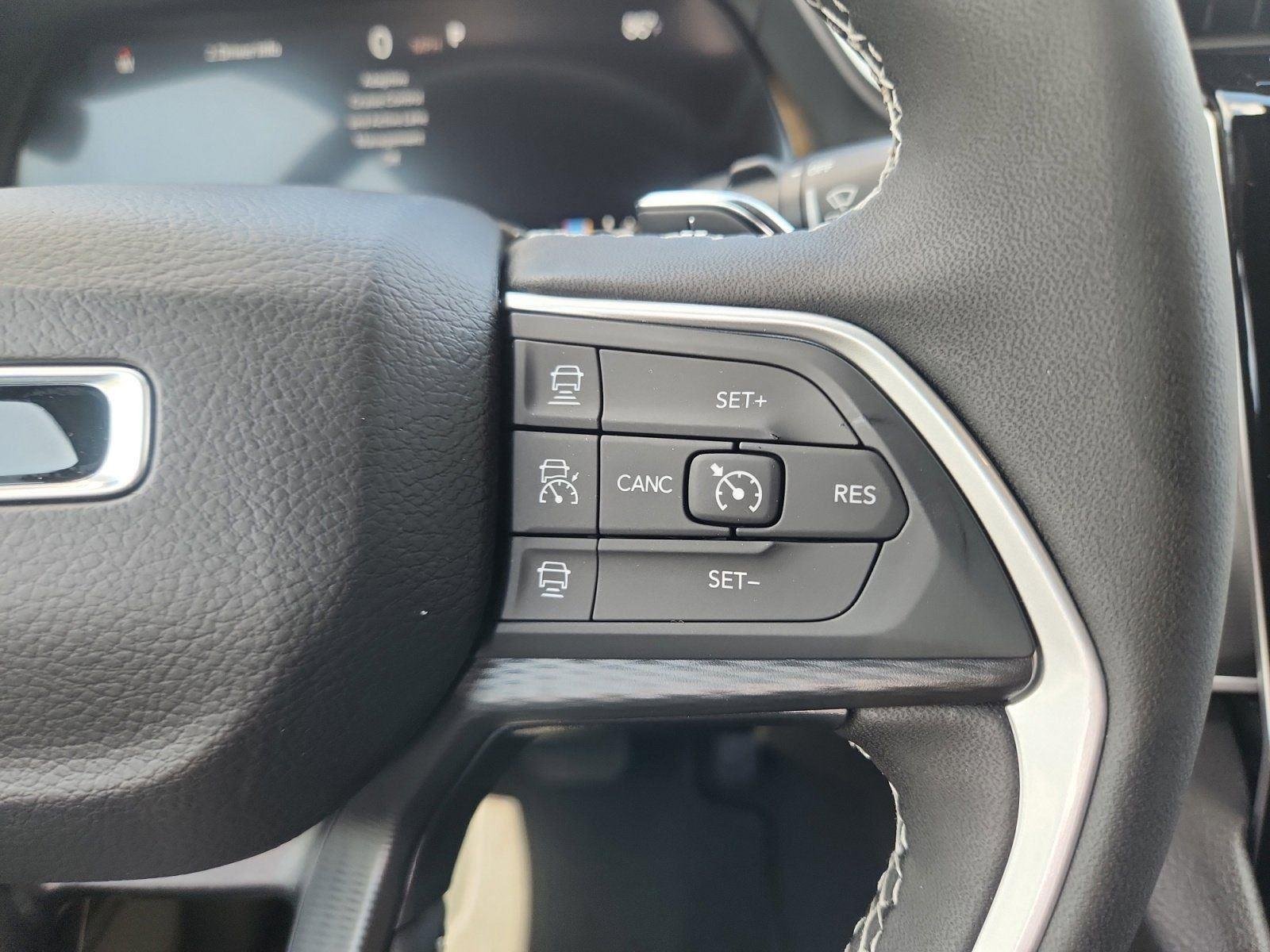 New 2026 Bright White Clear-Coat Exterior Paint Jeep Laredo image 16