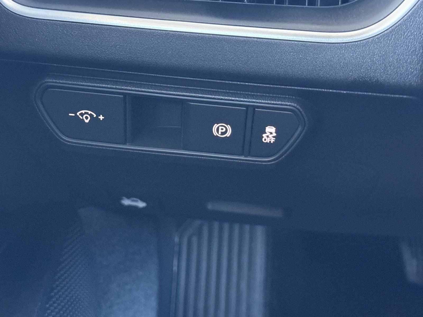 New 2026 Snow White Pearl Kia LXS image 28
