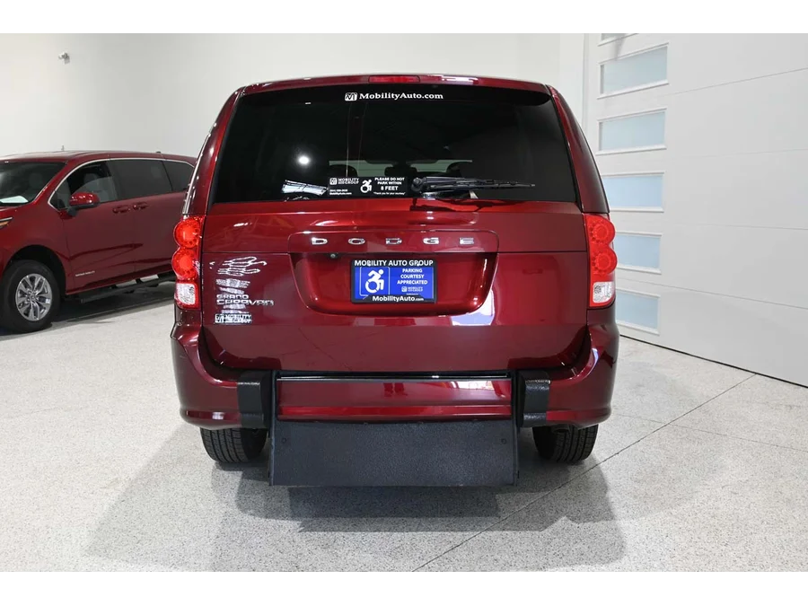 Used 2020 RED Dodge SXT Mobility Handicap Van image 7