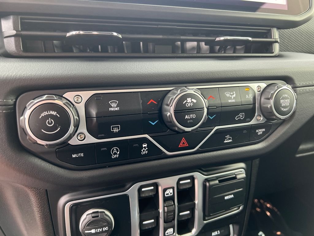 Used 2025 Black Jeep Rubicon image 20
