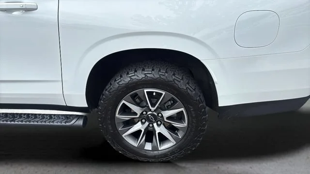 Used 2024 Summit White Chevrolet Z71 image 40