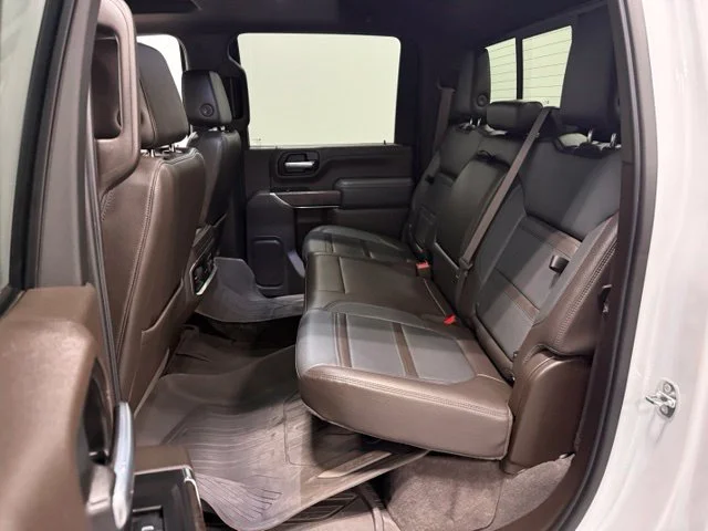 Used 2021 White GMC Denali image 34