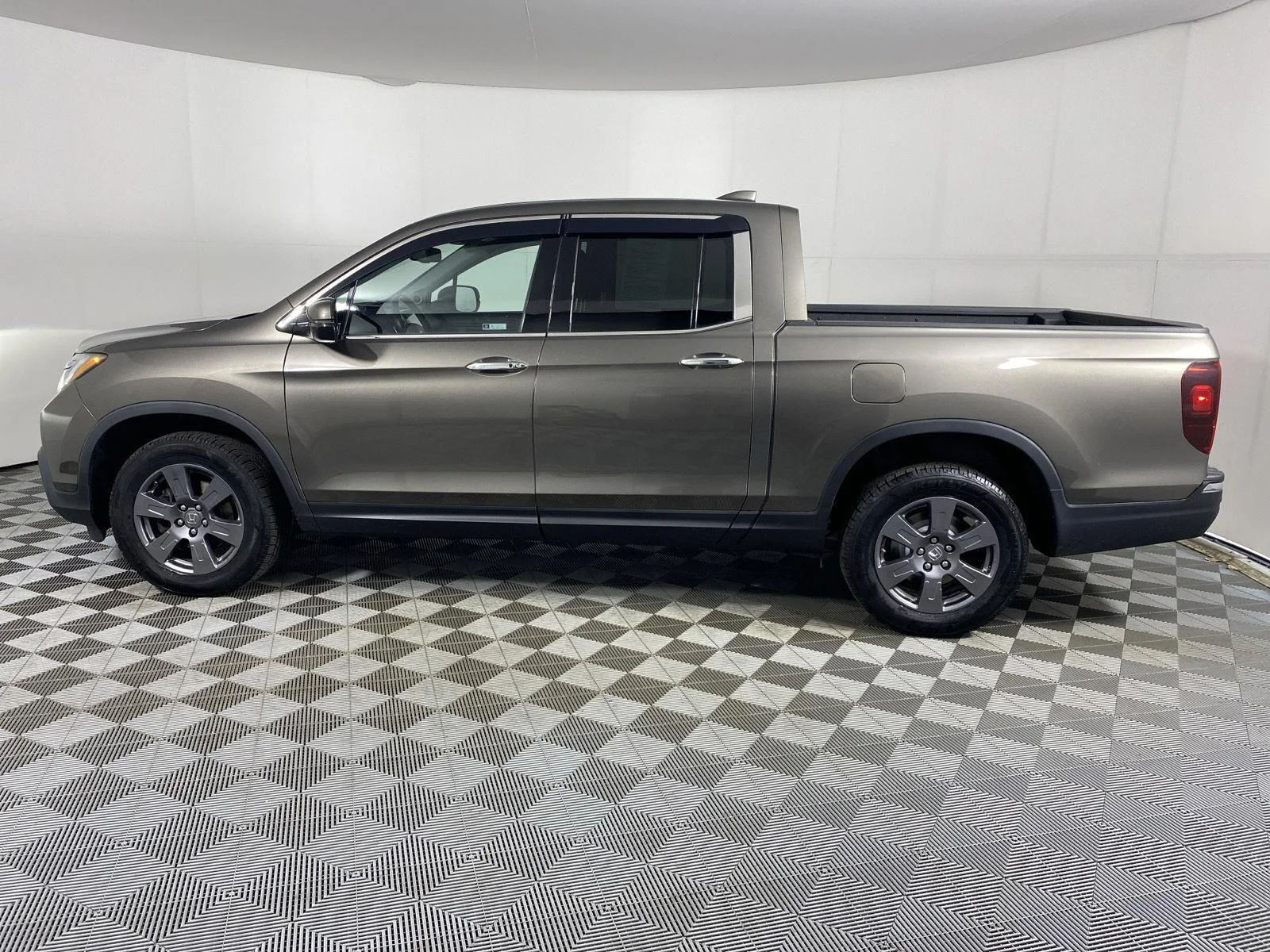 Used 2020 Pacific Pewter Metallic Honda RTL-E image 4