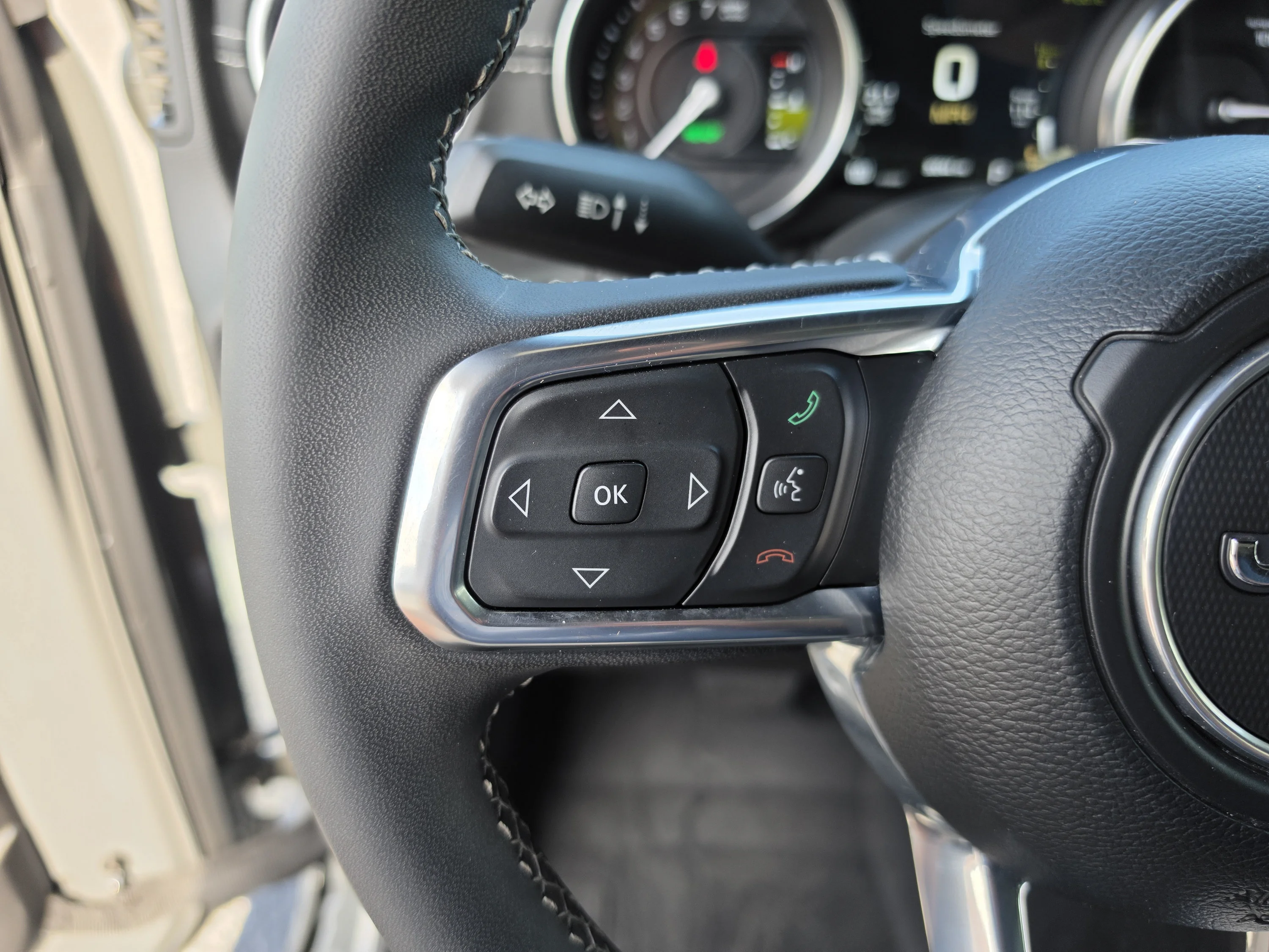 Used 2023 Sting-Gray Clearcoat Jeep Sahara image 35