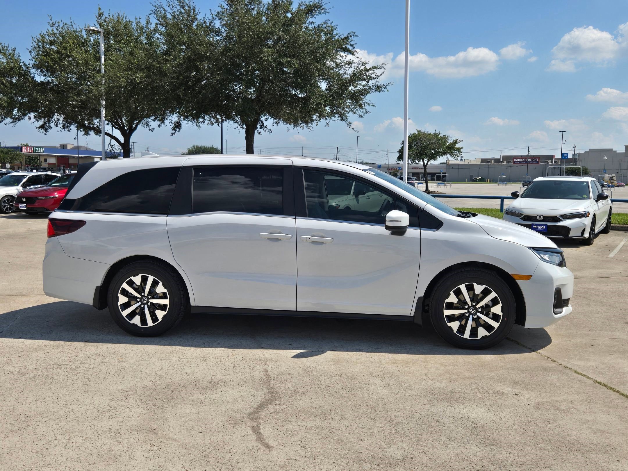 New 2026 Platinum White Pearl Honda EX-L image 3