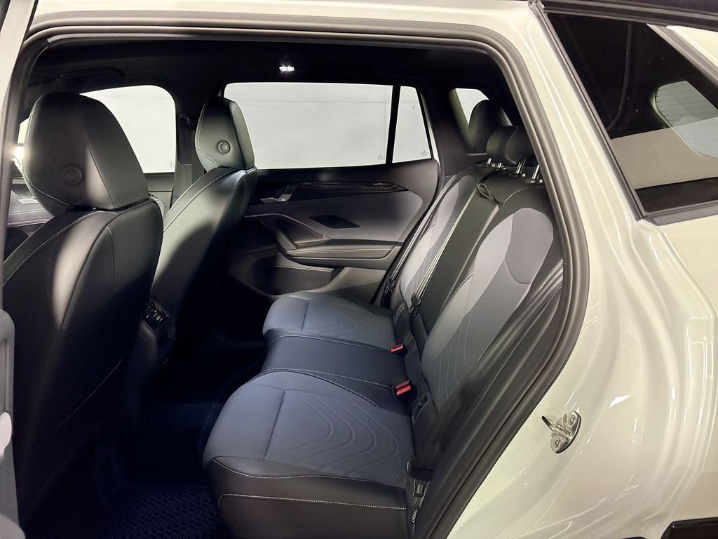 New 2026 Opal White w/Deep Black Roof Volkswagen 2.0T SE R-Line Black image 20