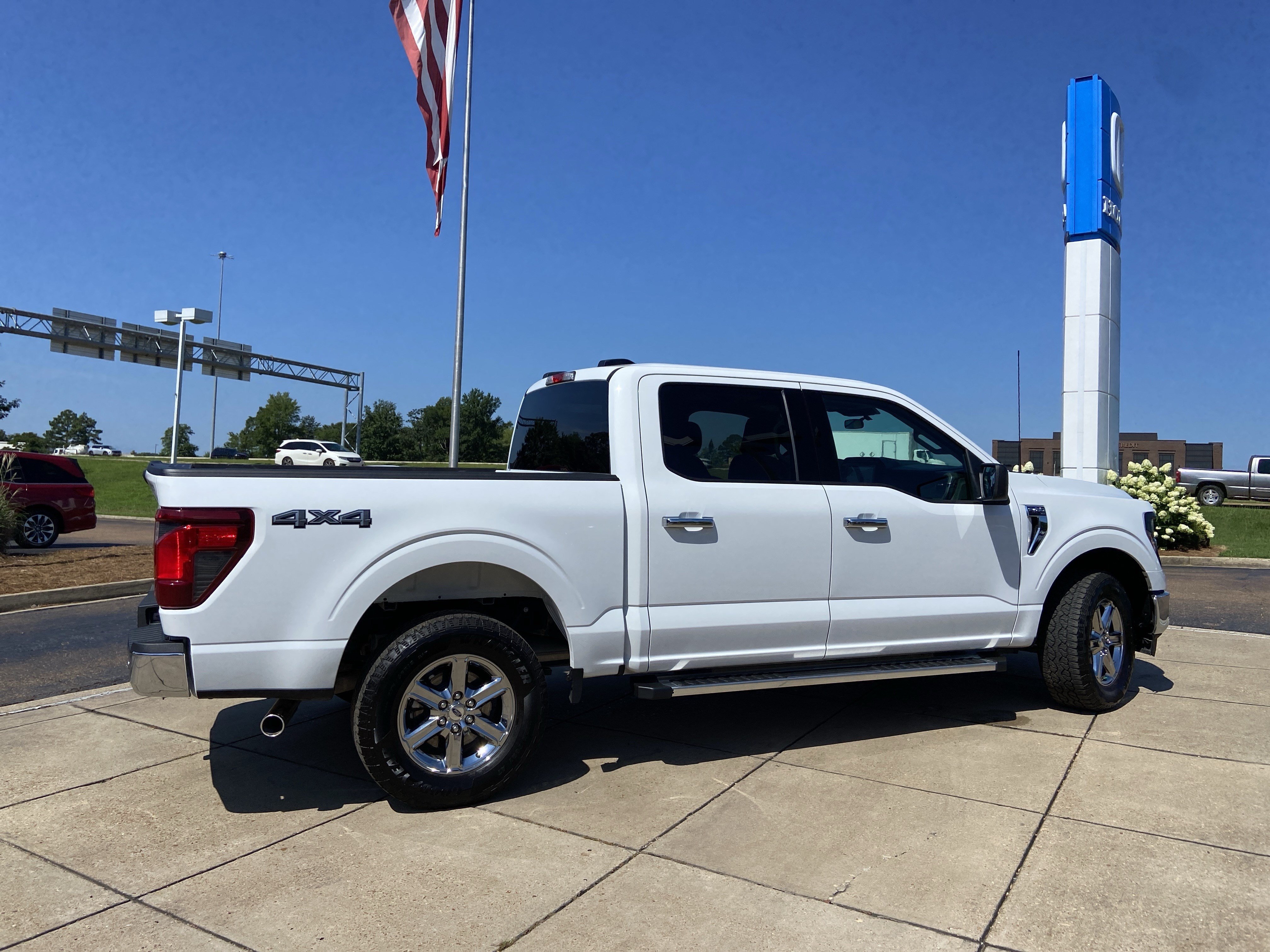2025 Ford F-150 XLT - Photo 12