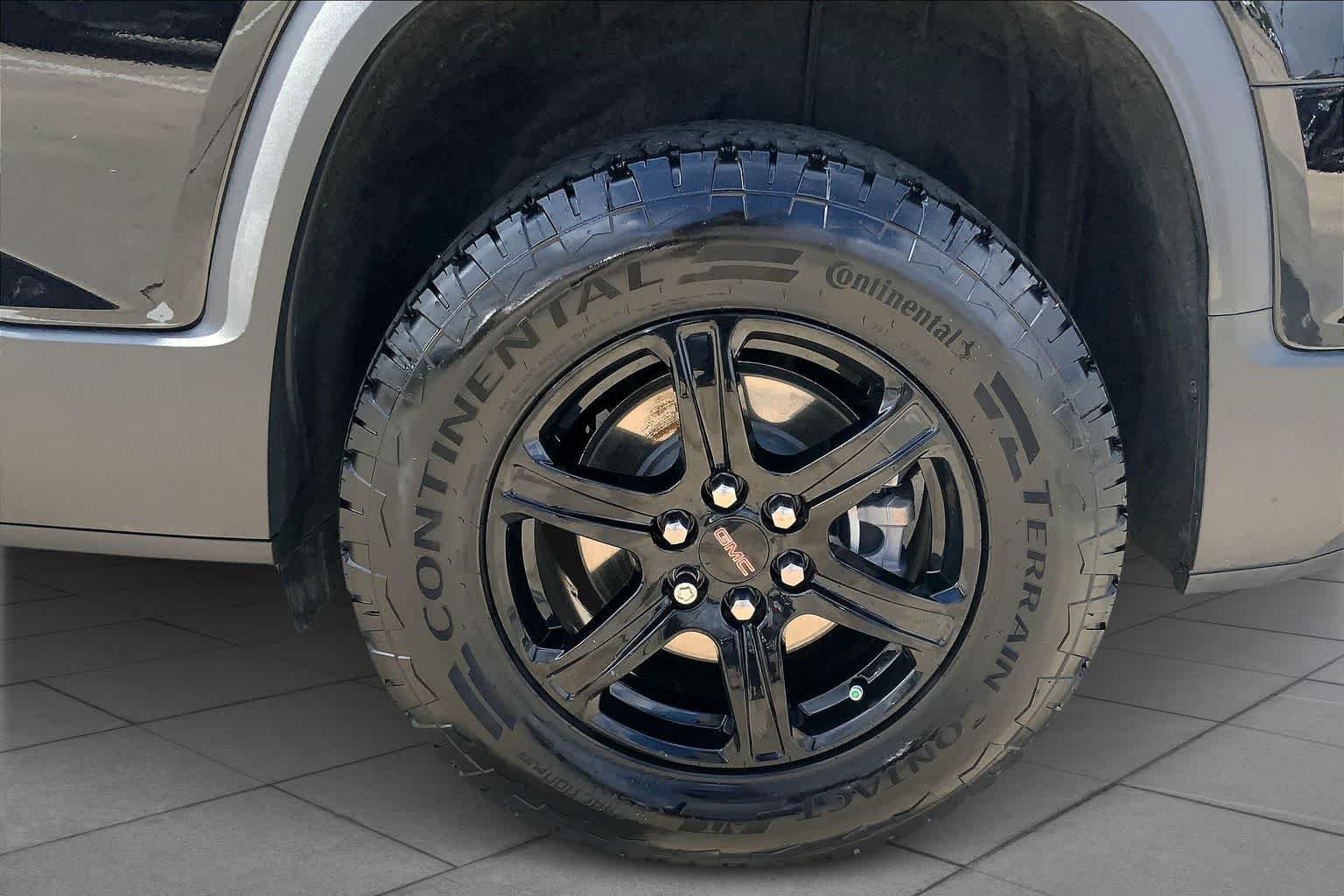 Used 2023 Ebony Twilight Metallic GMC AT4 image 17