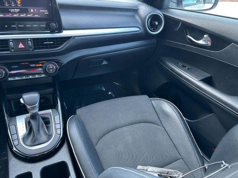 Used 2022 Snow White Pearl Kia GT-Line IVT image 18