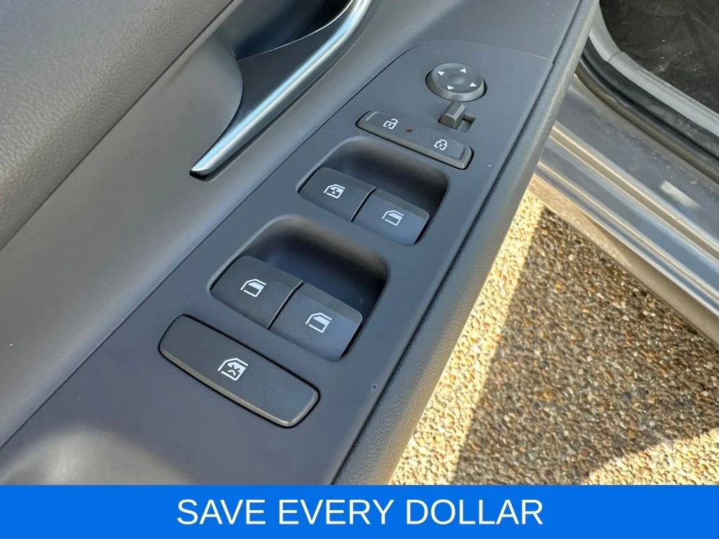 Used 2024  Hyundai SEL image 7