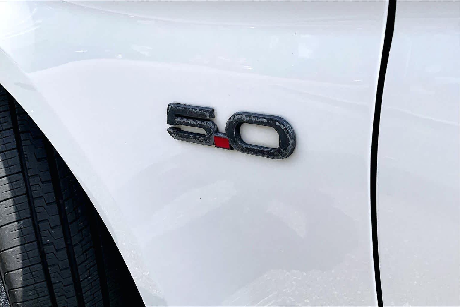 Used 2017 White Platinum Metallic Tri-Coat Ford GT Premium image 9