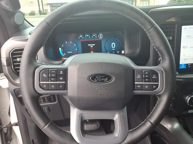 Used 2025 White Metallic Ford Lariat image 10