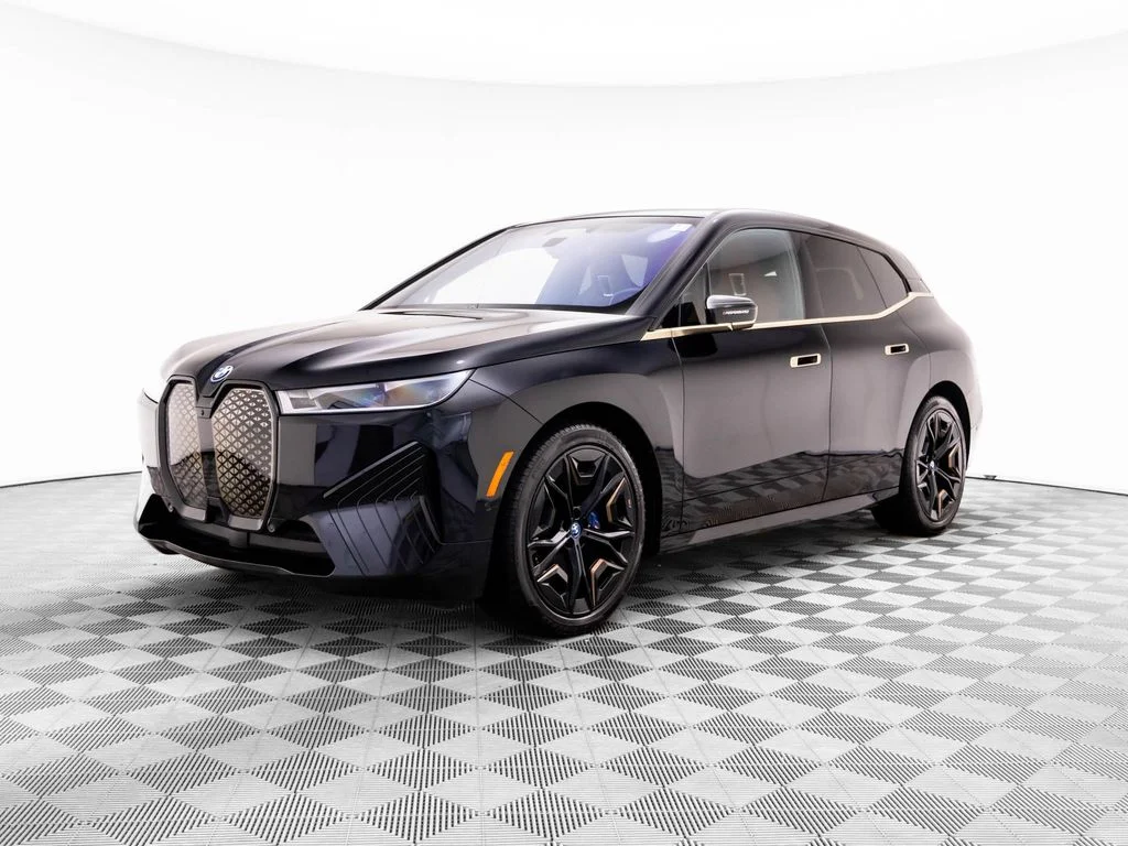 2023 BMW iX M60's photo