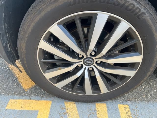 Certified Used 2025 White / Black Nissan Platinum image 9