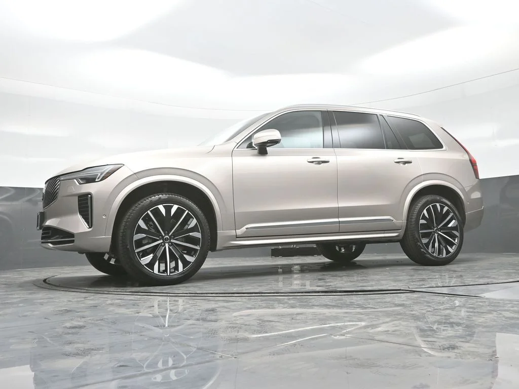 Used 2026 Bright Dusk Volvo Plus image 25