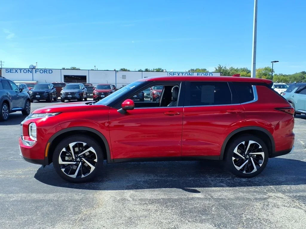 Used 2024 Red Mitsubishi SE image 10