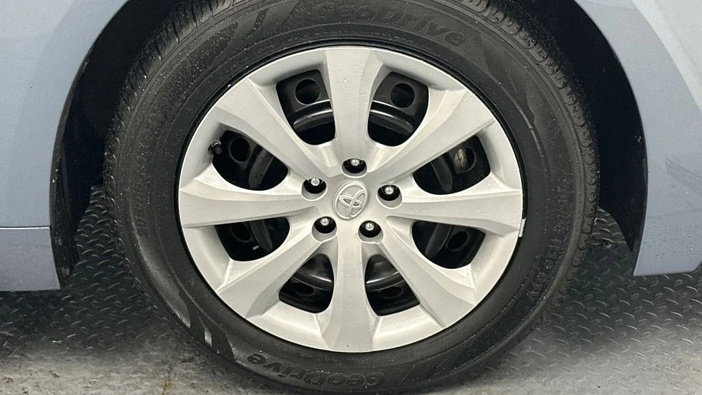 Certified Used 2021  Toyota LE image 14
