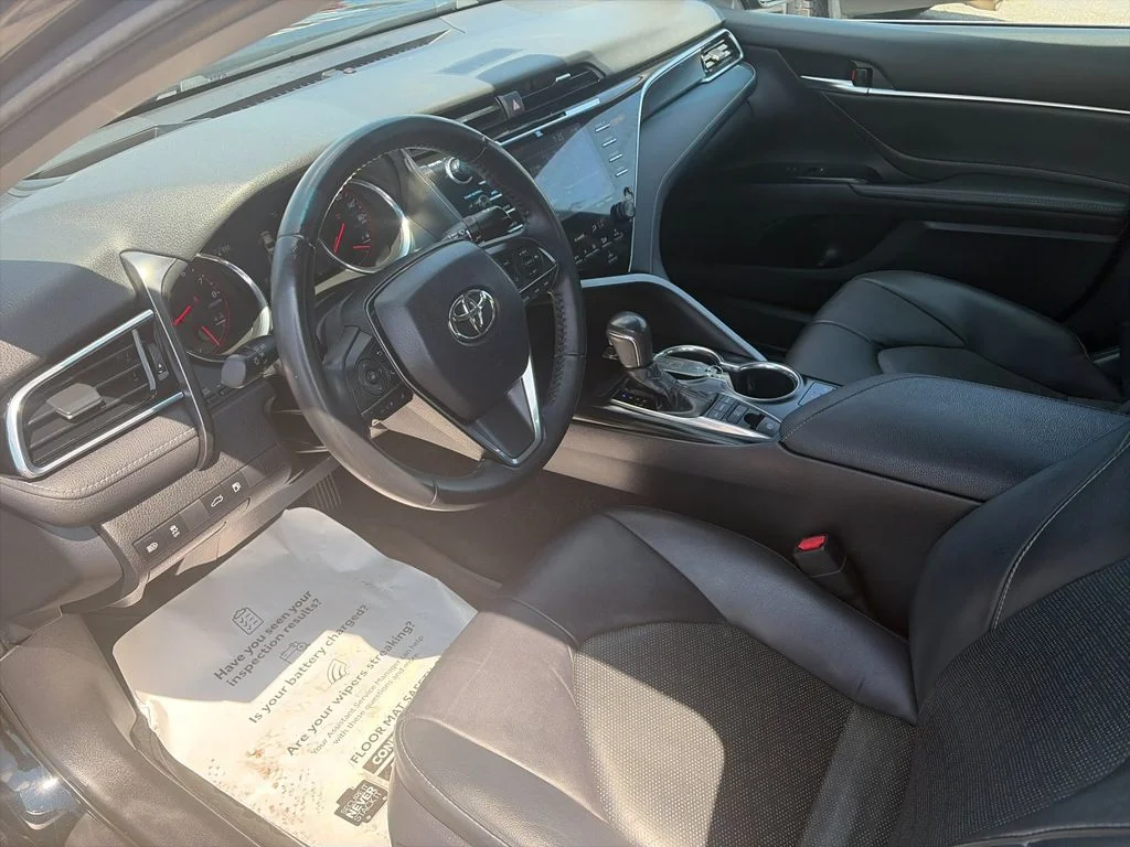 Used 2018 Black Toyota XSE V6 image 11