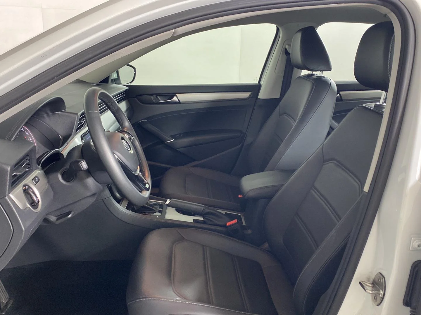 Used 2022 Pure White Volkswagen 2.0T SE image 25