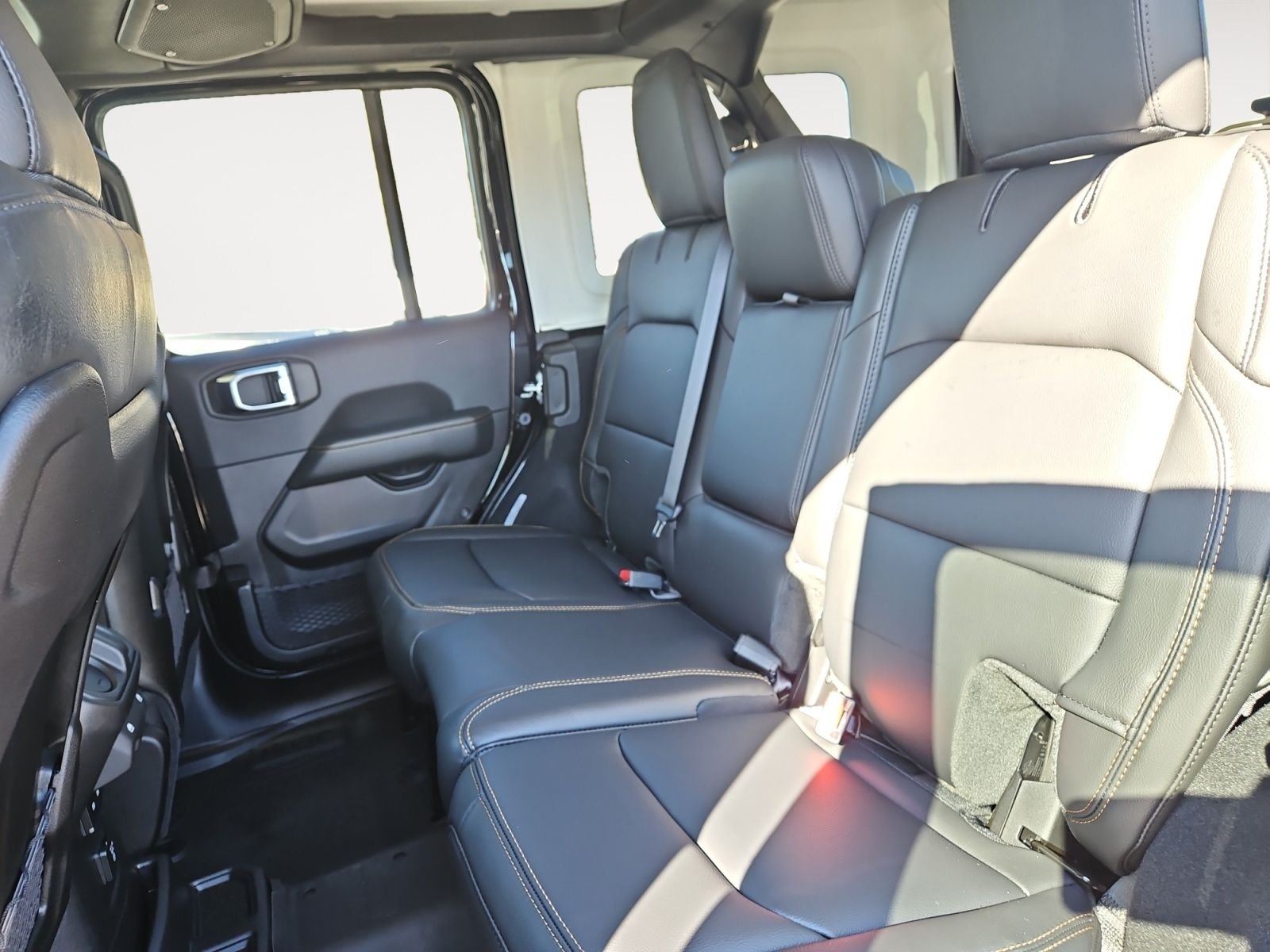 2025 Jeep Wrangler 4-Door Sahara - Photo 13