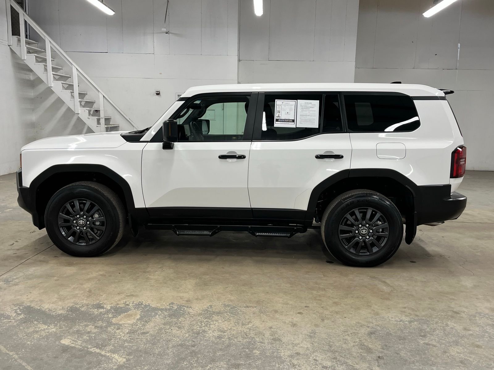 Used 2024 White Toyota 1958 image 5