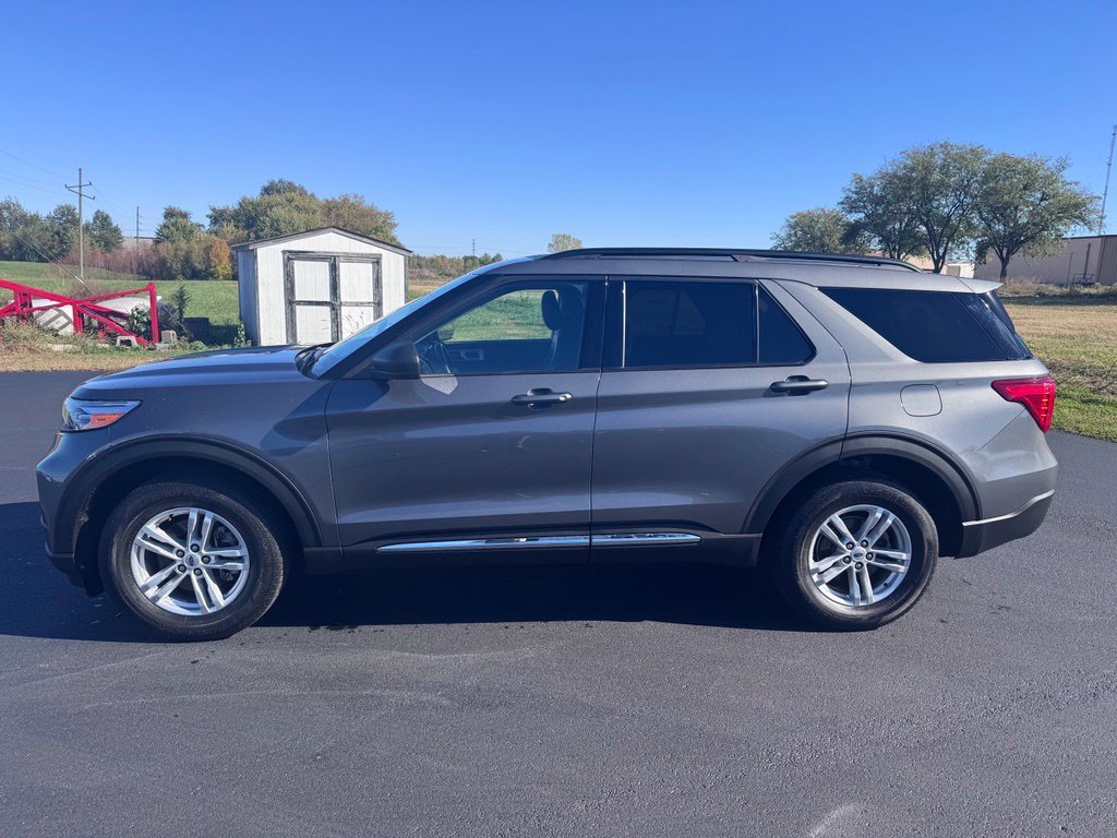 Used 2023 Gray Metallic Ford XLT image 3