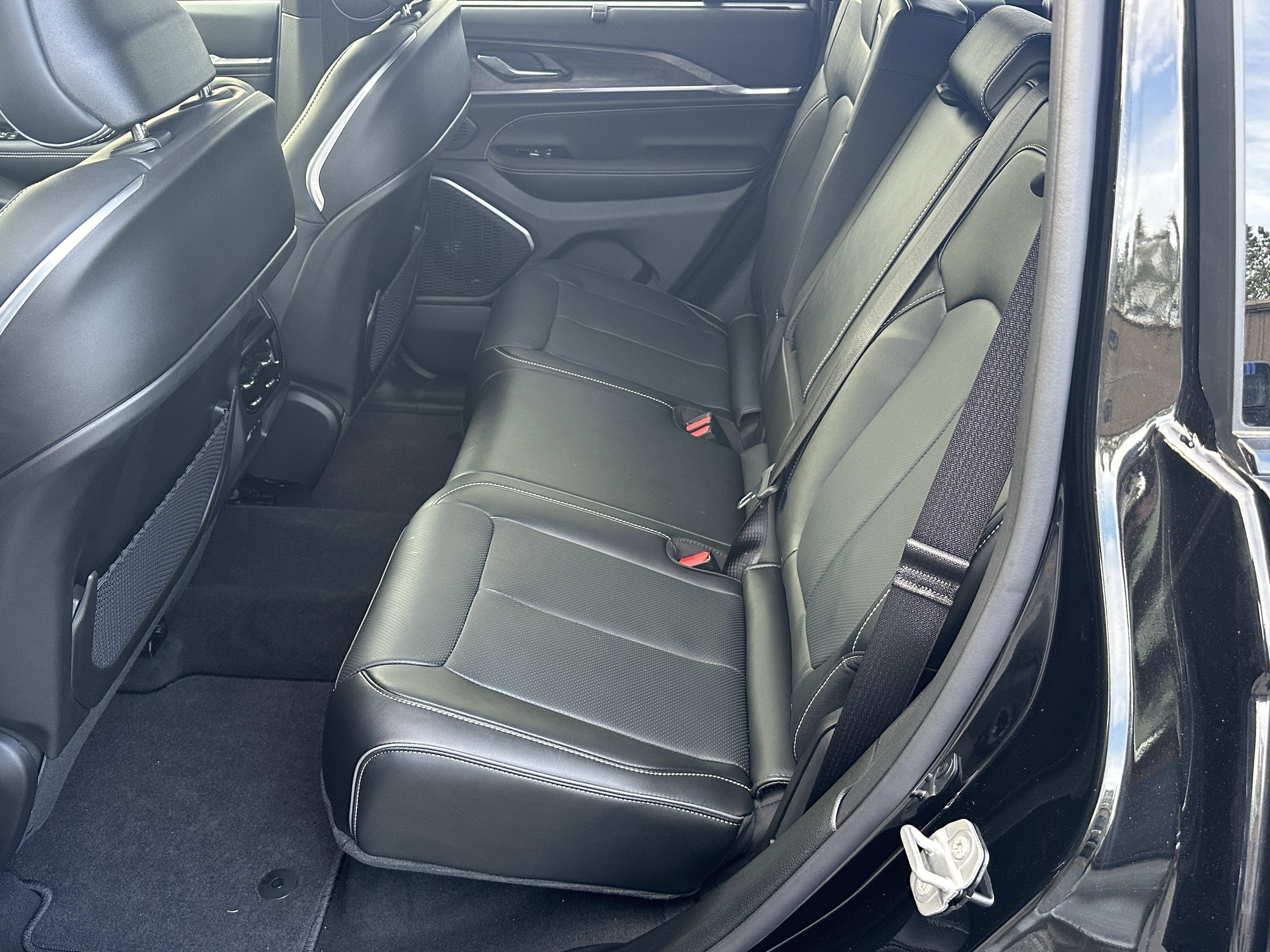 2025 Jeep Grand Cherokee Overland - Photo 22