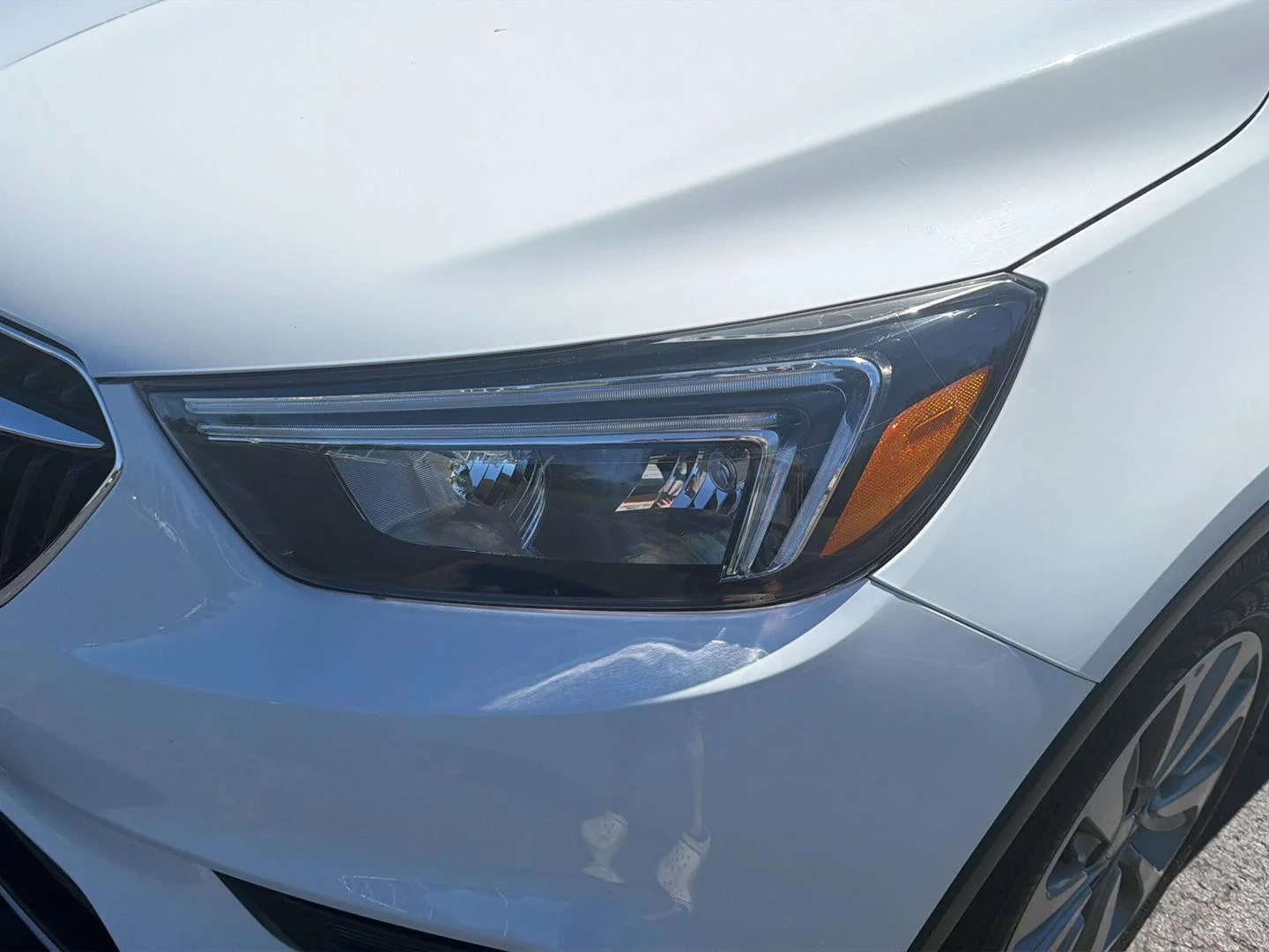 Used 2019 Summit White Buick Preferred image 10
