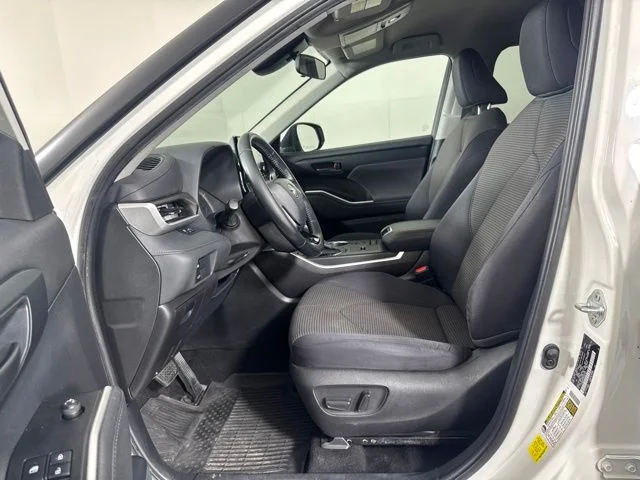 Used 2021 White Toyota LE image 11