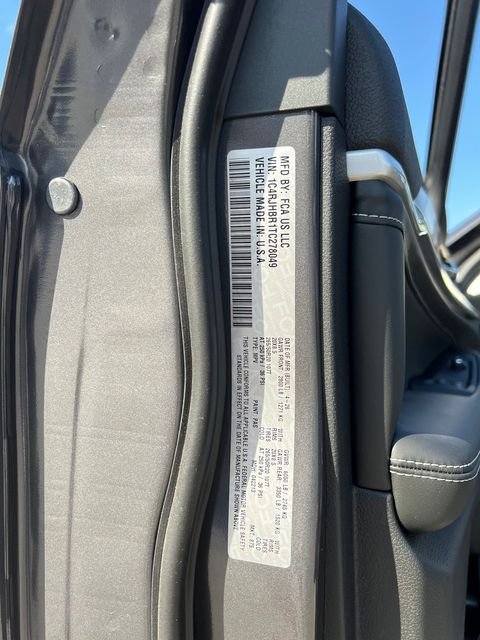 New 2026 Baltic Gray Metallic Clear-Coat Exterior Paint Jeep Limited Reserve image 35